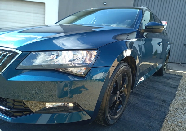 Skoda Superb cena 62900 przebieg: 161400, rok produkcji 2017 z Częstochowa małe 301
